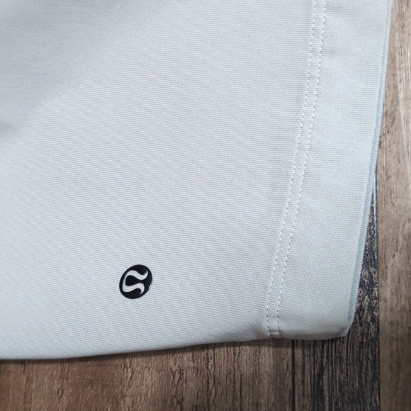 Lululemon Athletica Flat Front Khaki Five Pocket Stretch Fabric Shorts 32x11" - Picture 3 of 9